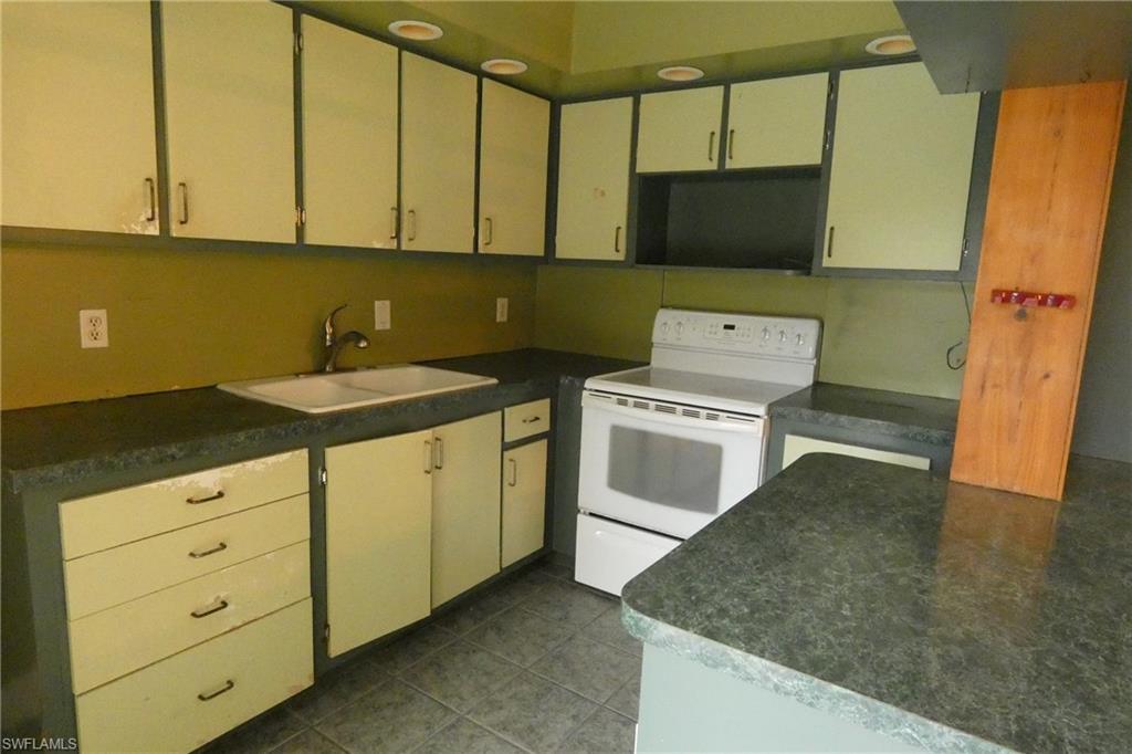 PARKWOODS TOWNHOUSE COMMUNITY - Residential