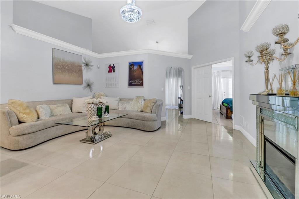 QUEENS PARK AT LAGO VERDE - Residential