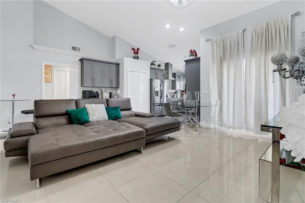 QUEENS PARK AT LAGO VERDE - Residential