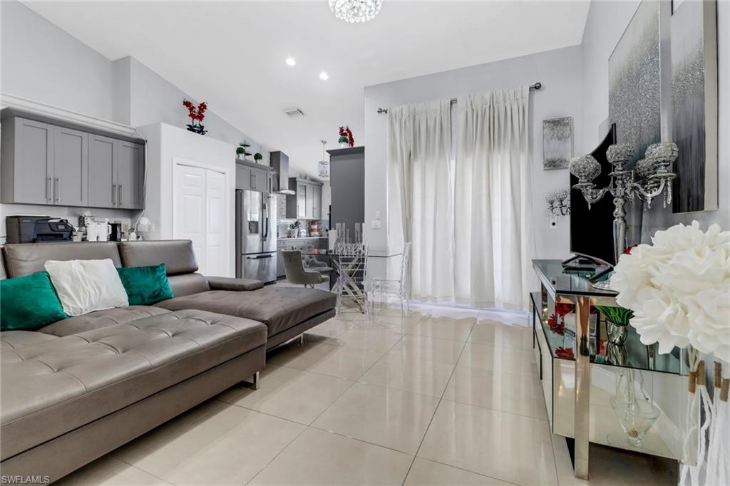 QUEENS PARK AT LAGO VERDE - Residential