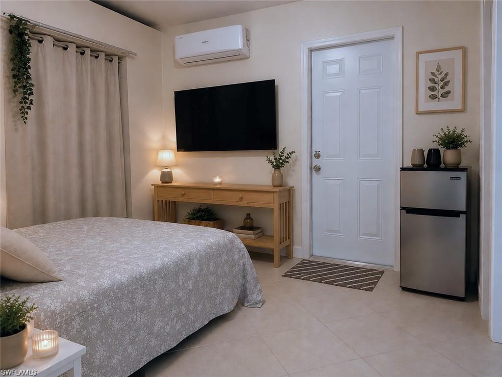 One or more photo(s) has been virtually staged, AI generated or rendered.  This cozy and private efficiency, approximately 400 square feet, is located in the central Fort Myers area (near Bell Tower)—ideal for a single professional or a couple looking for a clean, quiet, and affordable home. Efficiency features apartment sized refrigerator, Queen bed, microwave and private bathroom. Shared kitchen and laundry with main house. All utilities included including cable and internet. Available annually or 6 month minimum.
?It is currently available with a move-in special of $1000. The unit features a private entrance and a dedicated parking space for one vehicle.Move-In Terms:Upfront Cost: Only the first month's rent is required to move in.
Security Deposit: The $1000 security deposit can be conveniently paid in two installments.
Requirements: Proof of income is required, and an eviction,credit criminal background check required.