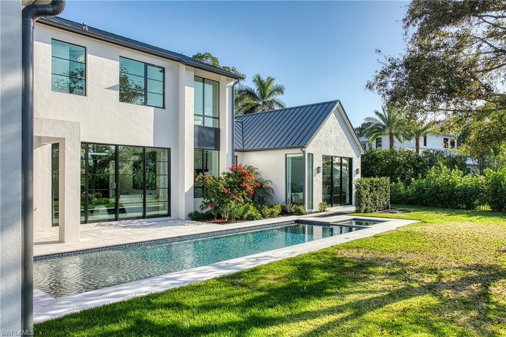 MOORINGS - Residential