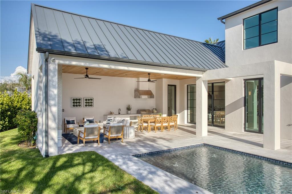 MOORINGS - Residential