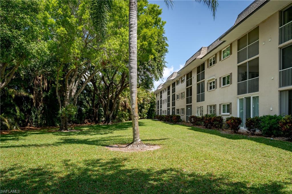COUNTRY CLUB MANOR - Residential