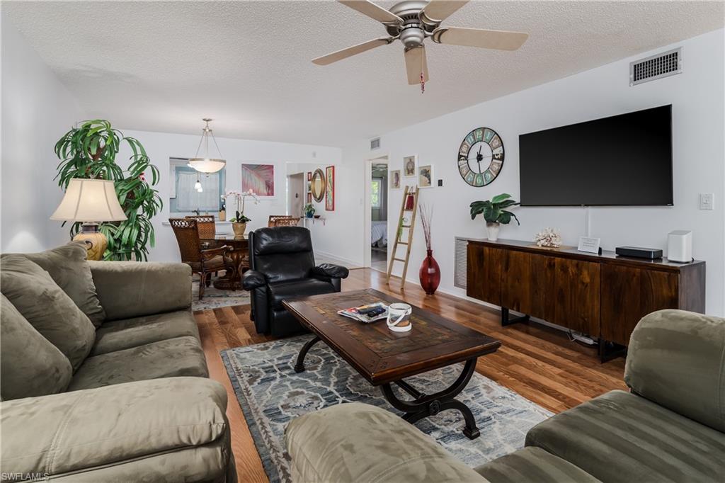 COUNTRY CLUB MANOR - Residential