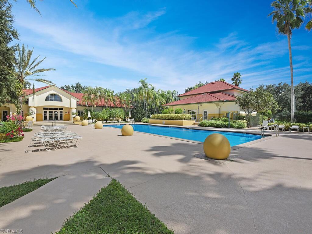 ROYAL GREENS - Residential