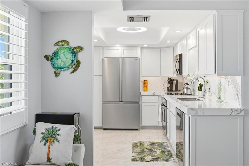 FOUR WINDS MARINA - Residential Lease