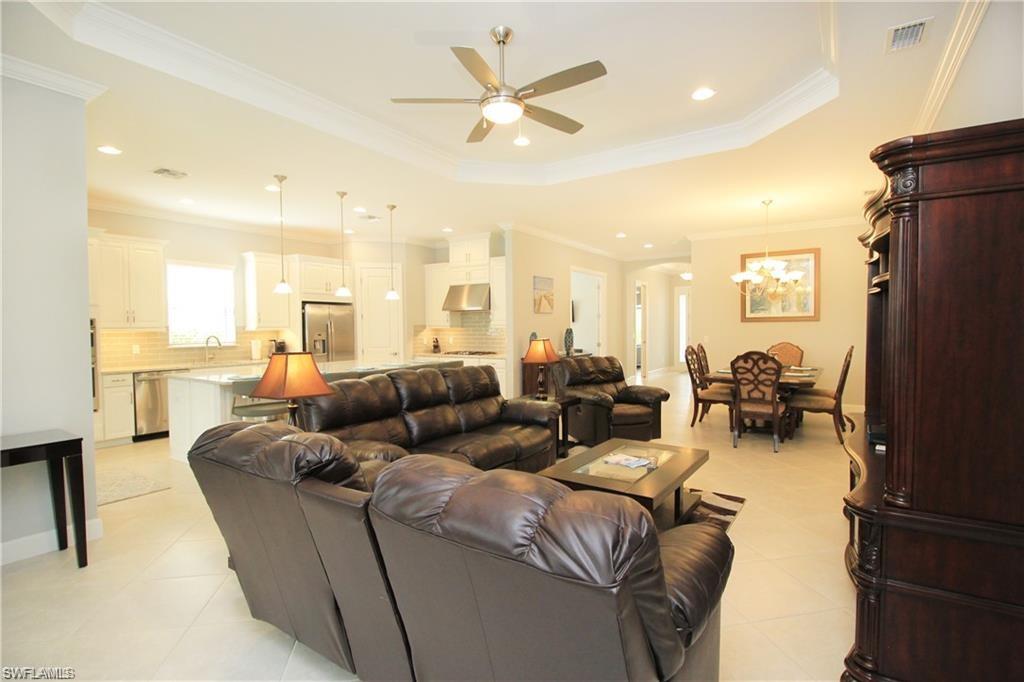 ESPLANADE - Residential Lease
