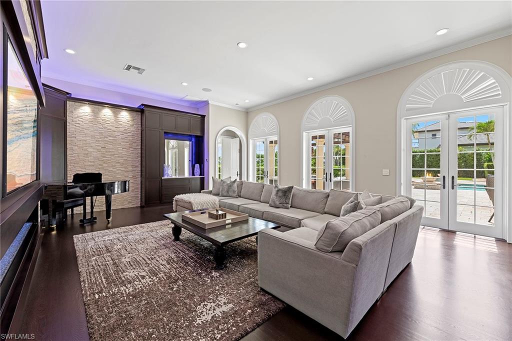 BAY LAUREL ESTATES - Residential