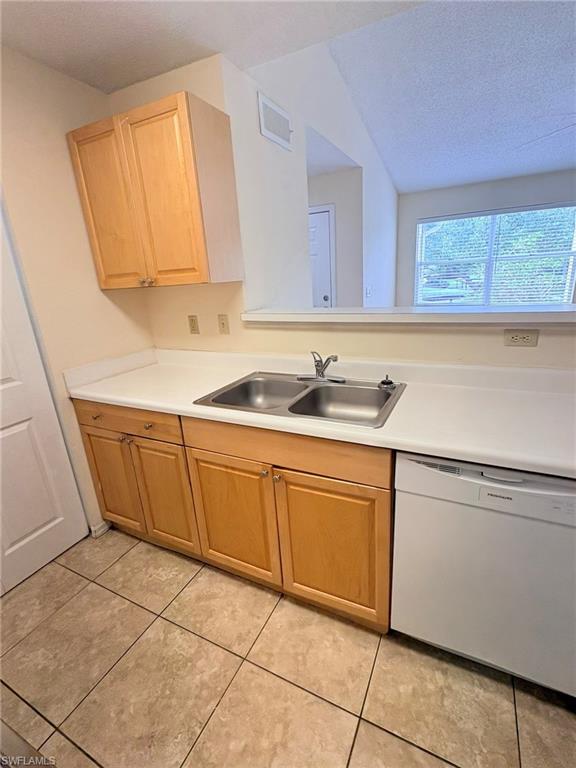 VENETIAN PALMS - Residential Lease