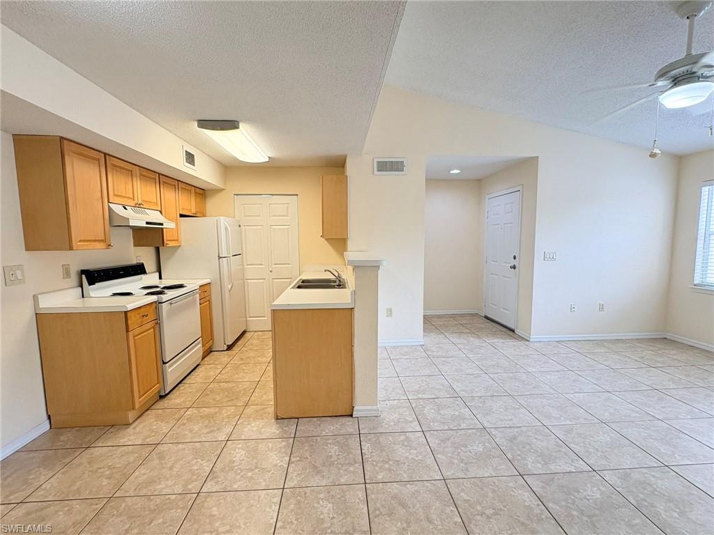 VENETIAN PALMS - Residential Lease