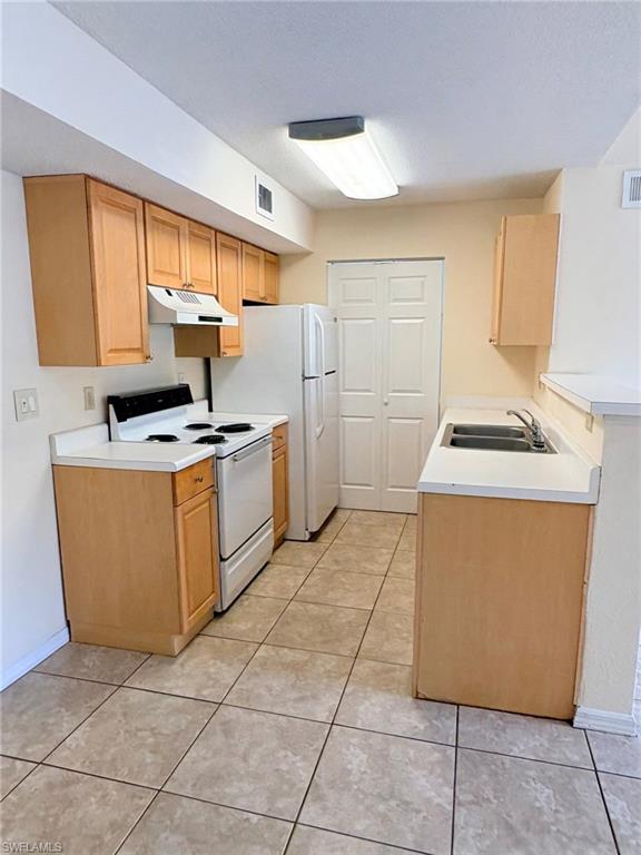 VENETIAN PALMS - Residential Lease