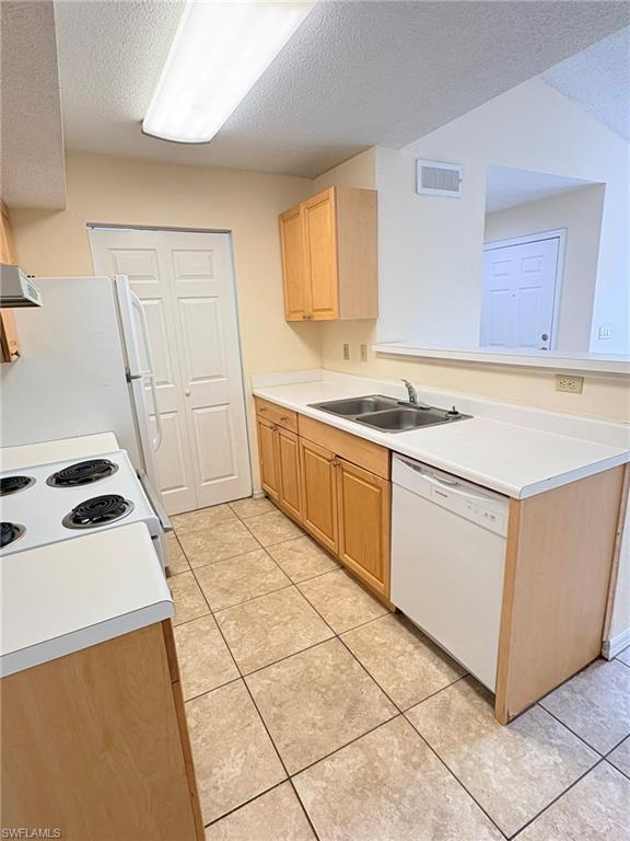 VENETIAN PALMS - Residential Lease