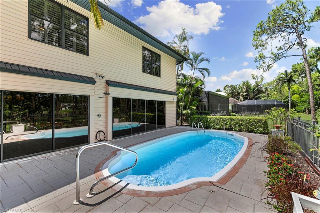 TALL PINES - Residential