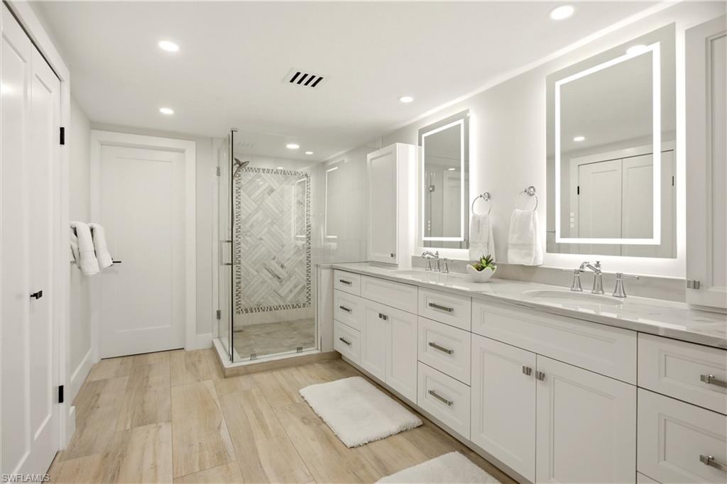 HYDE PARK - Residential