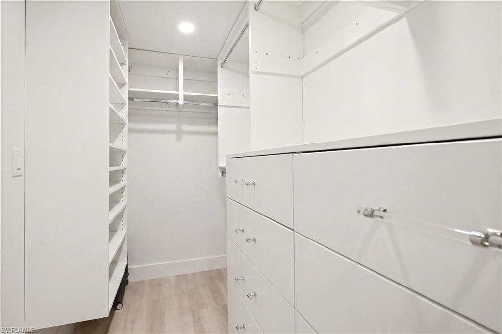 HYDE PARK - Residential
