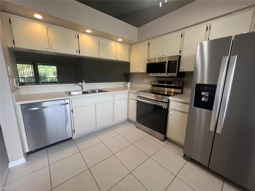 COUNTRY CLUB VILLAGE - Residential Lease