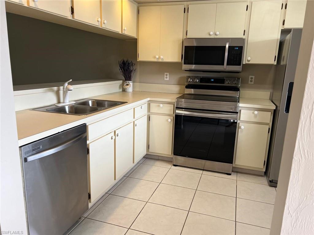 COUNTRY CLUB VILLAGE - Residential Lease