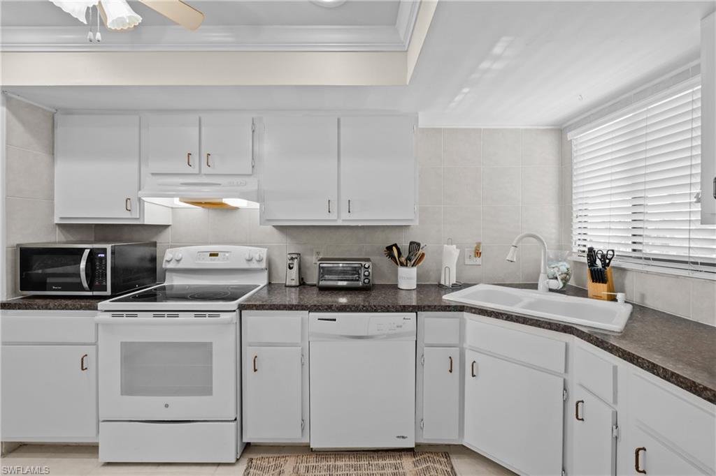 CORAL KEYES CONDO - Residential Lease