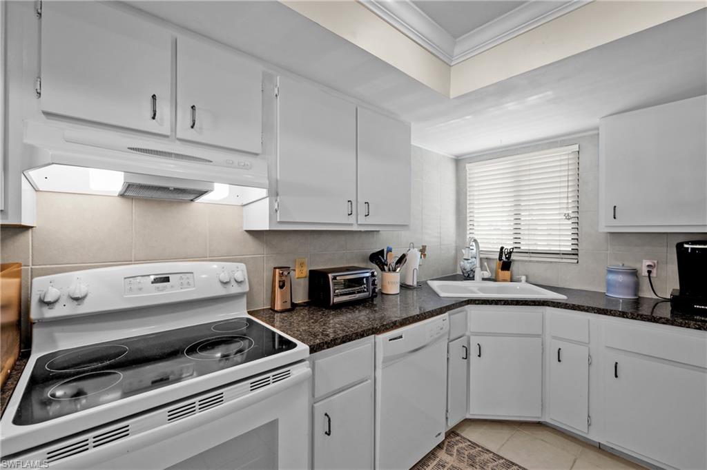CORAL KEYES CONDO - Residential Lease
