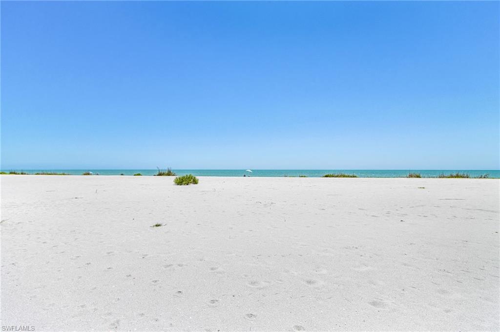 CHATEAUX SUR MER UNREC - Land
