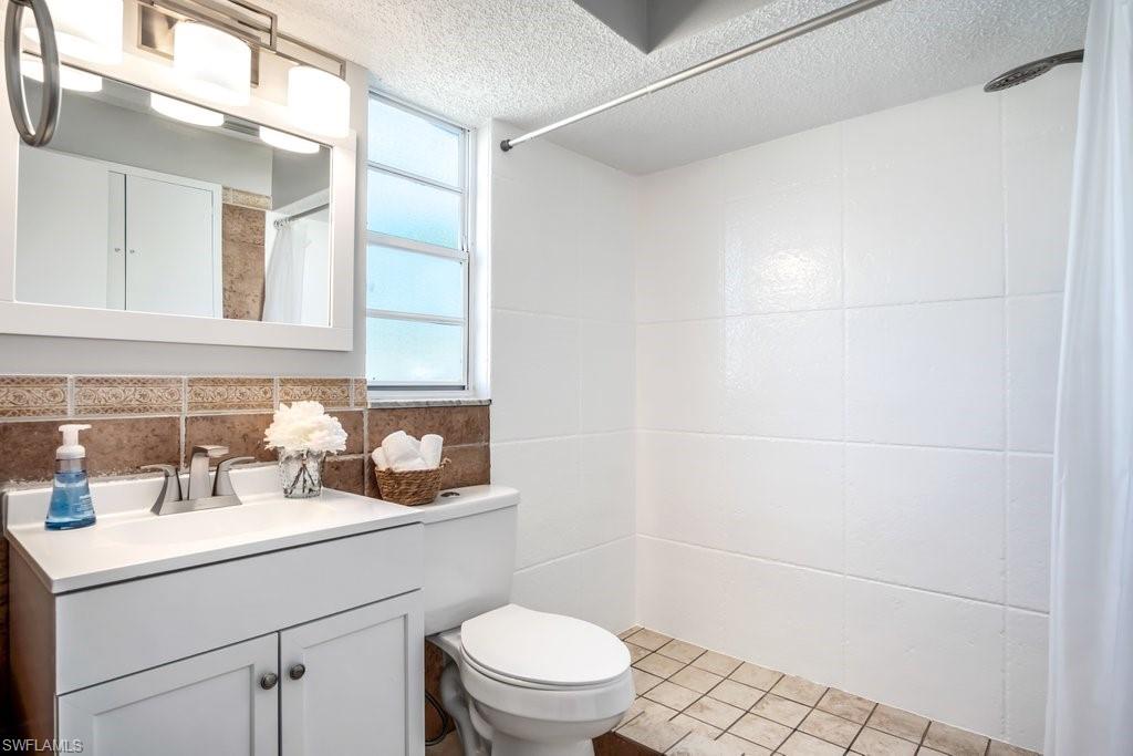 NAPLES TWIN LAKES - Residential