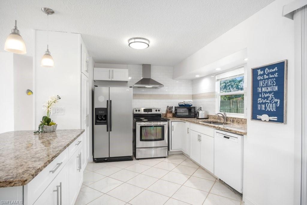 NAPLES TWIN LAKES - Residential