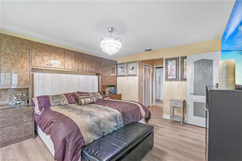 COUNTRY HOLLOW - Residential