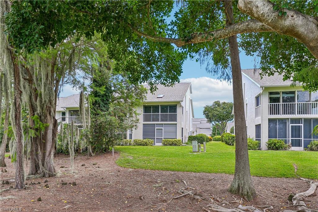 COUNTRY HOLLOW - Residential