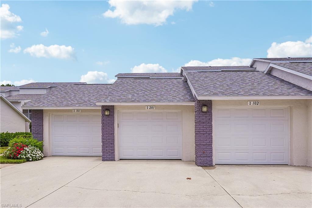 COUNTRY HOLLOW - Residential