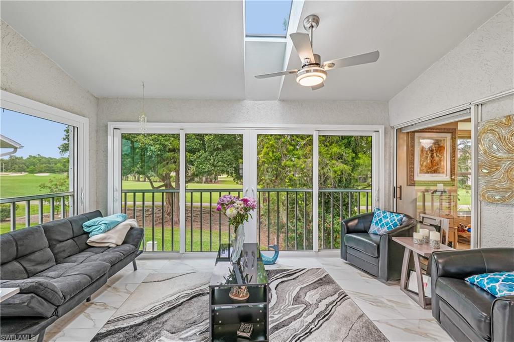 COUNTRY HOLLOW - Residential