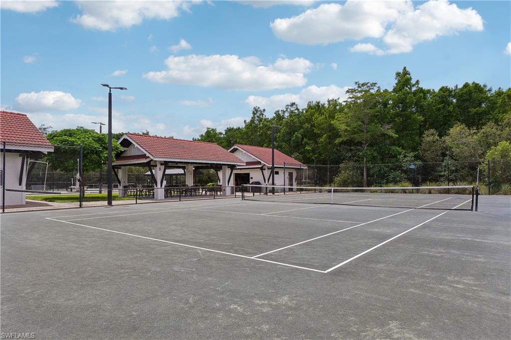 COUNTRY HOLLOW - Residential