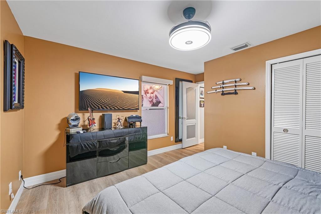 COUNTRY HOLLOW - Residential