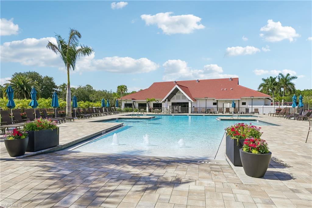 COUNTRY HOLLOW - Residential