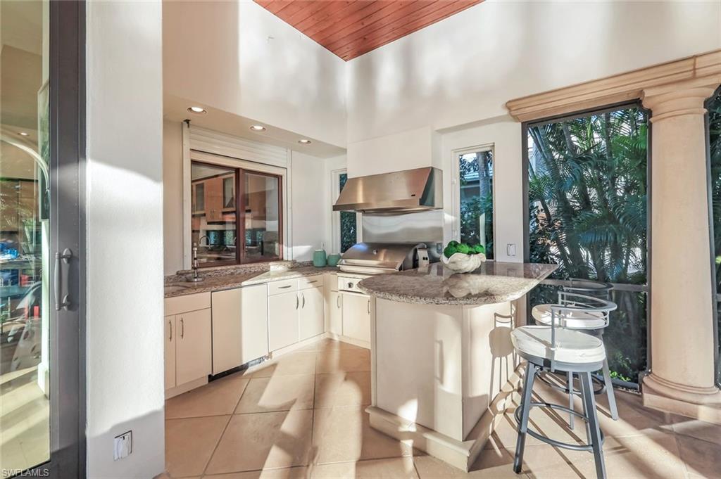SOUTHPOINTE YACHT CLUB - Residential