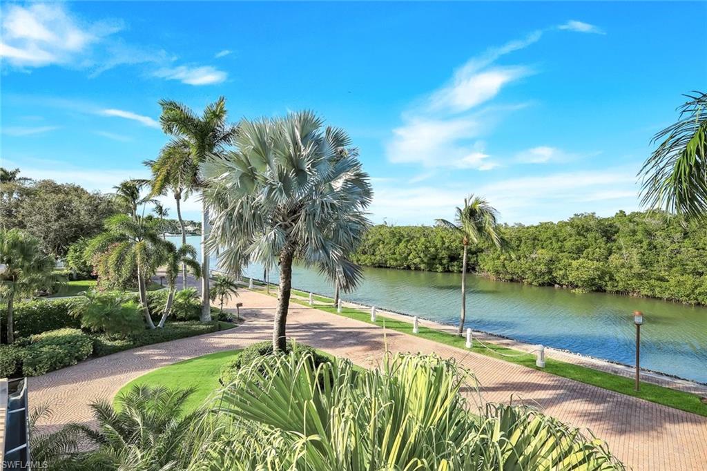 SOUTHPOINTE YACHT CLUB - Residential