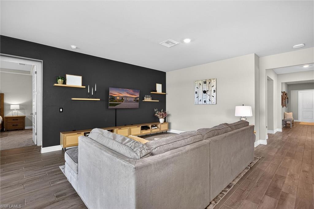CRESCENT LAKES - Residential