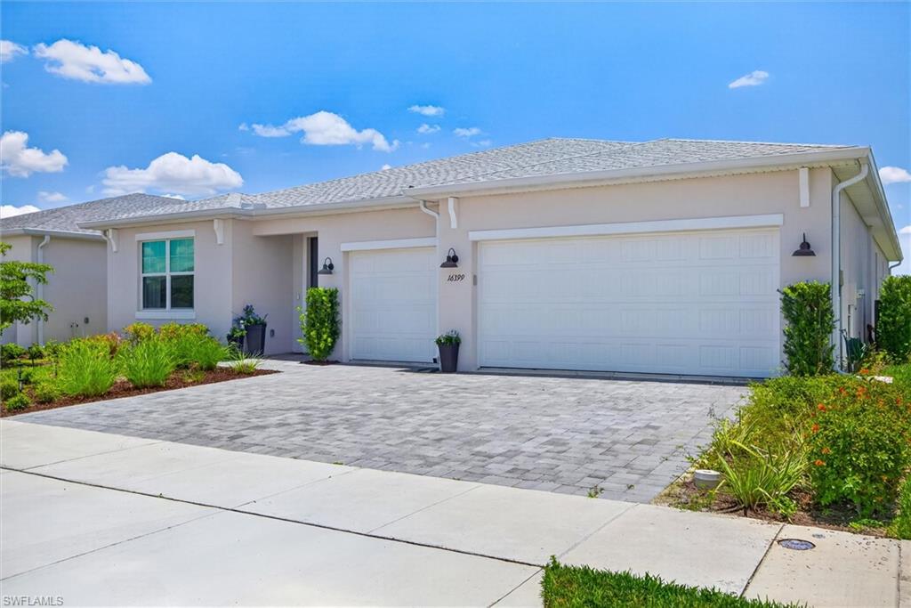 CRESCENT LAKES - Residential