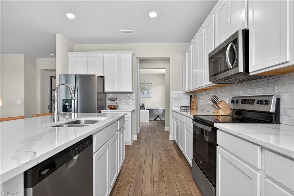 CRESCENT LAKES - Residential