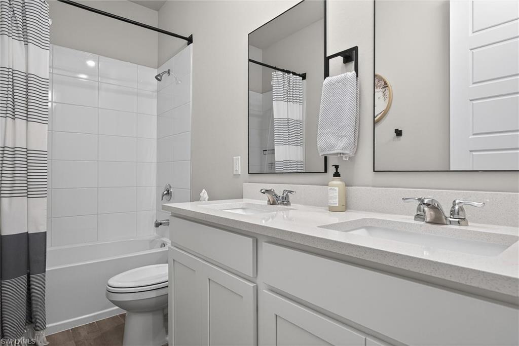 CRESCENT LAKES - Residential