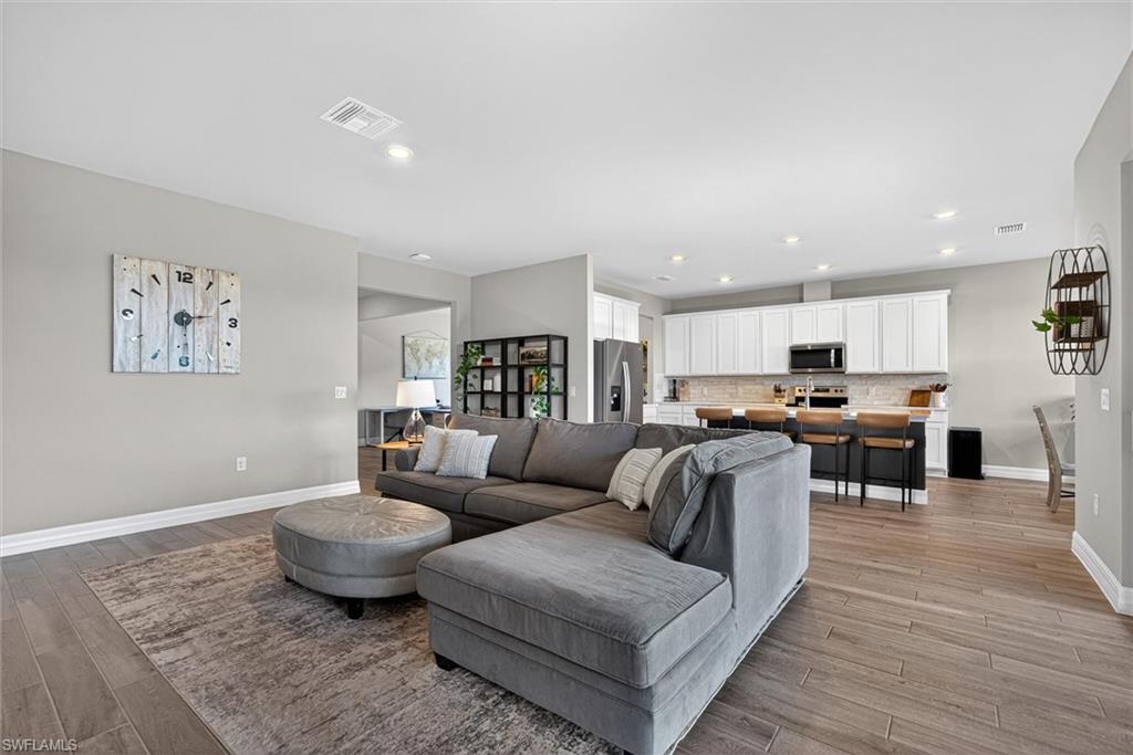 CRESCENT LAKES - Residential