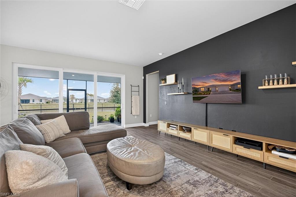 CRESCENT LAKES - Residential