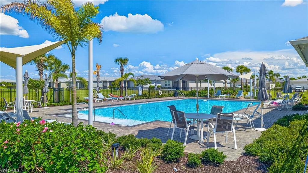 CRESCENT LAKES - Residential