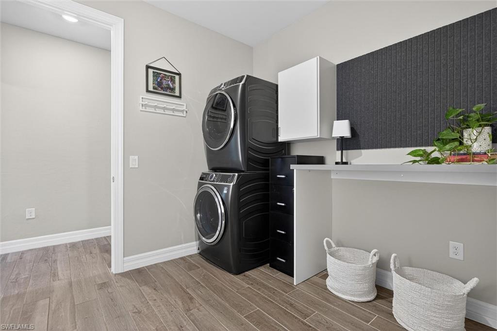 CRESCENT LAKES - Residential