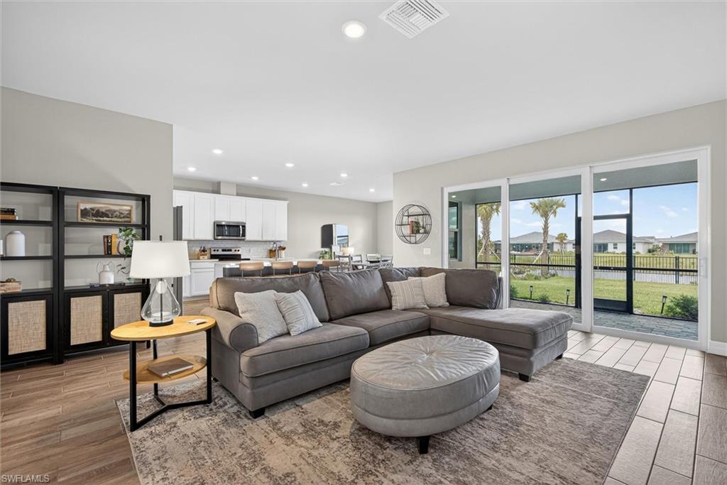 CRESCENT LAKES - Residential