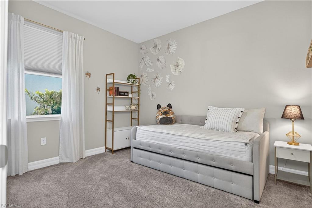 CRESCENT LAKES - Residential