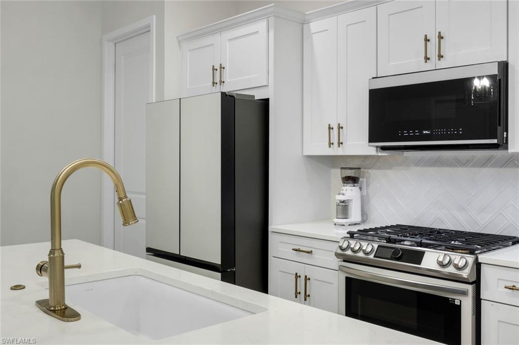 ABACO POINTE - Residential