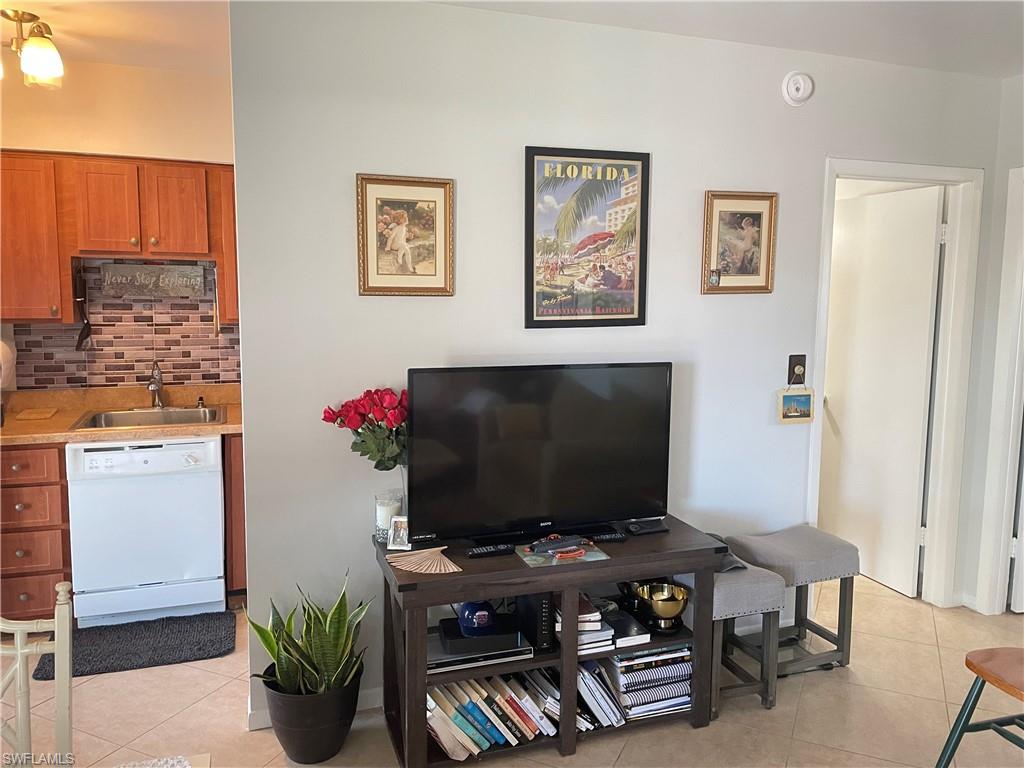 SEABREEZE APTS - Residential