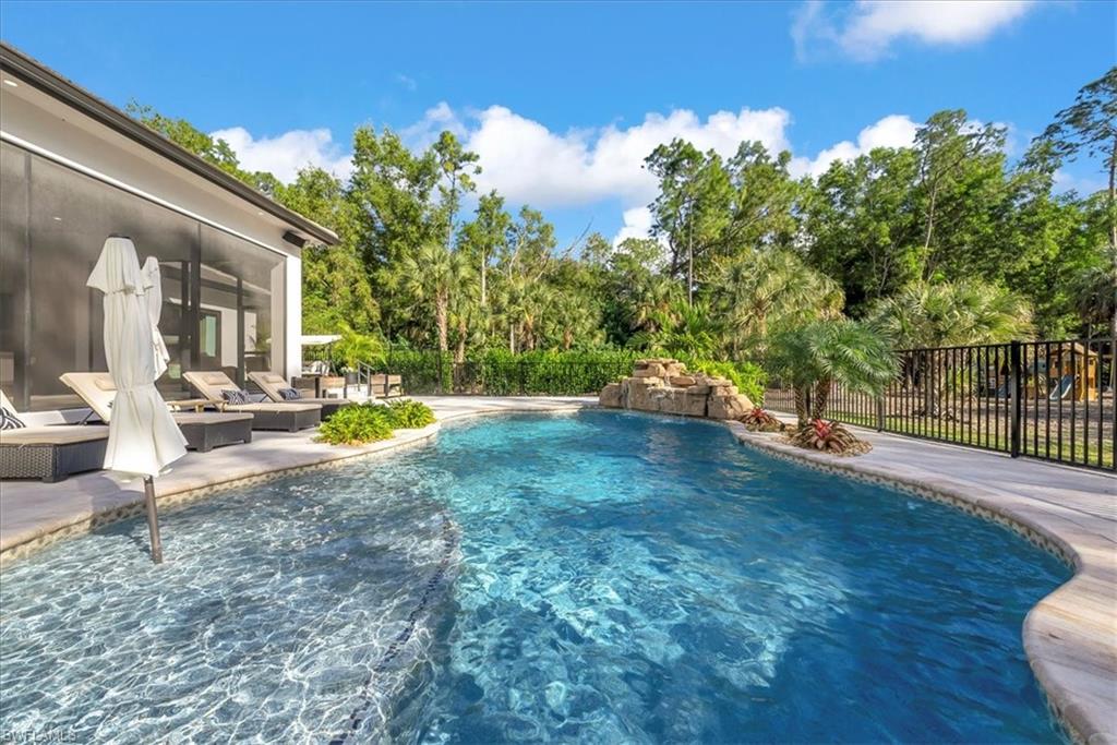 COLLIER WOODS - Residential