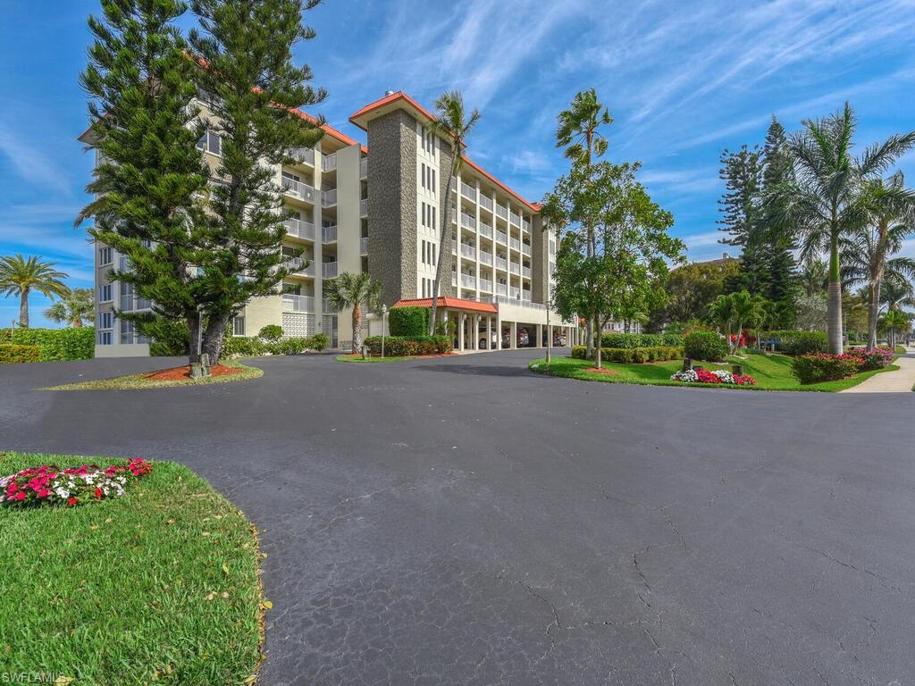 CASA BONITA ROYALE - Residential